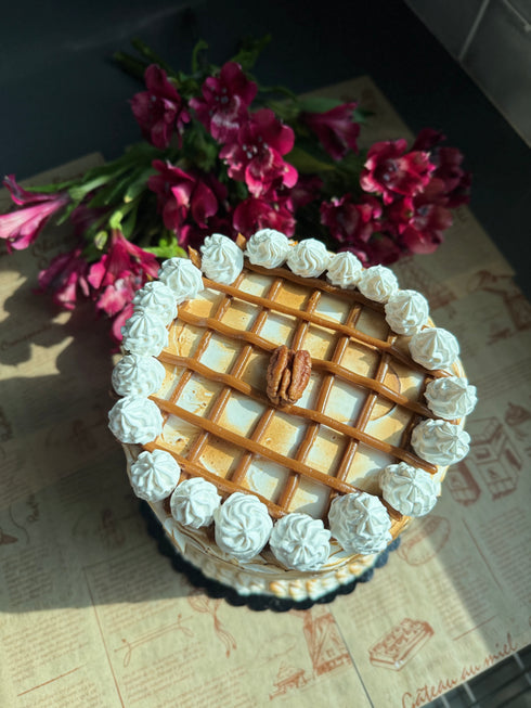 Chocolate Cake with Dulce de Leche, Crunchy Walnuts & Golden Meringue – A Timeless Experience